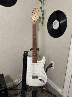 Fender Stratocaster - Electric Guitar