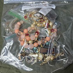 30 Piece Fun Colors Jewelry Bag