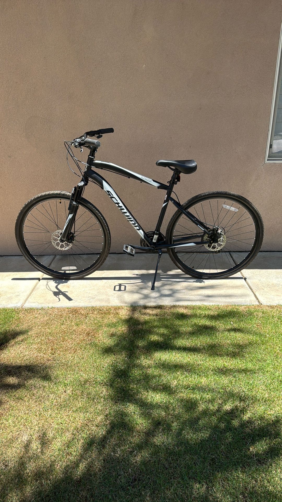 Schwinn Glenwood 700c hybrid bike