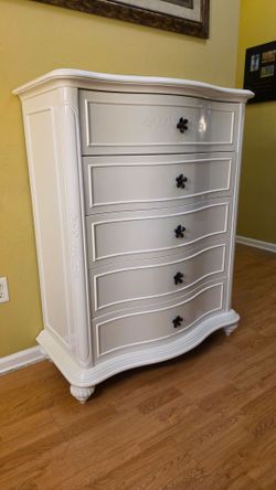Sleek and Sturdy White 5-drawer Tall Dresser.