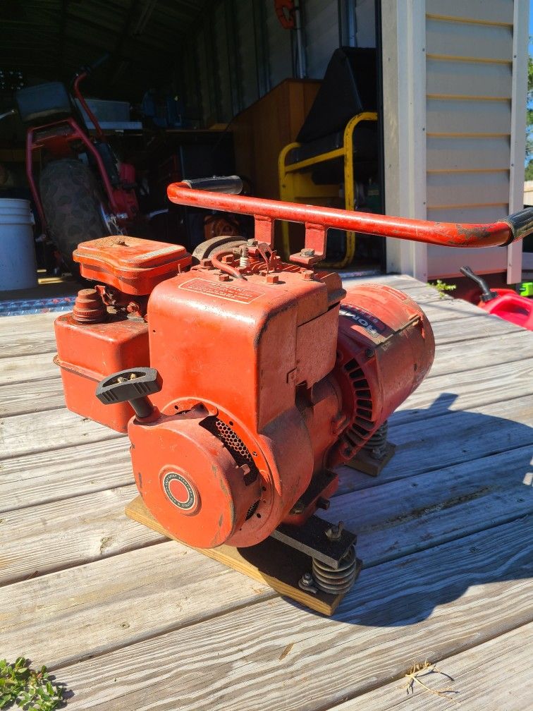 Homelite 2250W 5hp Briggs & Stratton Portable Generator