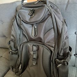 SWISS GEAR 1900 ScanSmart Laptop Backpack