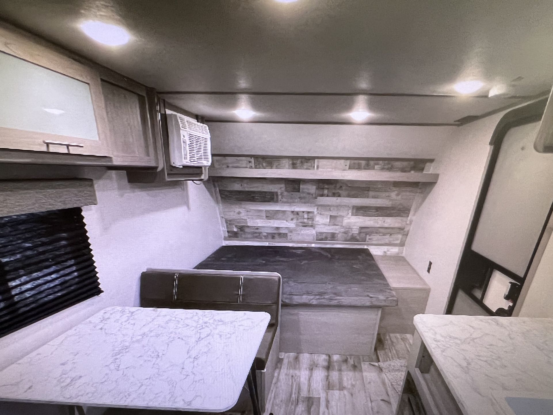 2022 COLEMAN LANTERN 17B