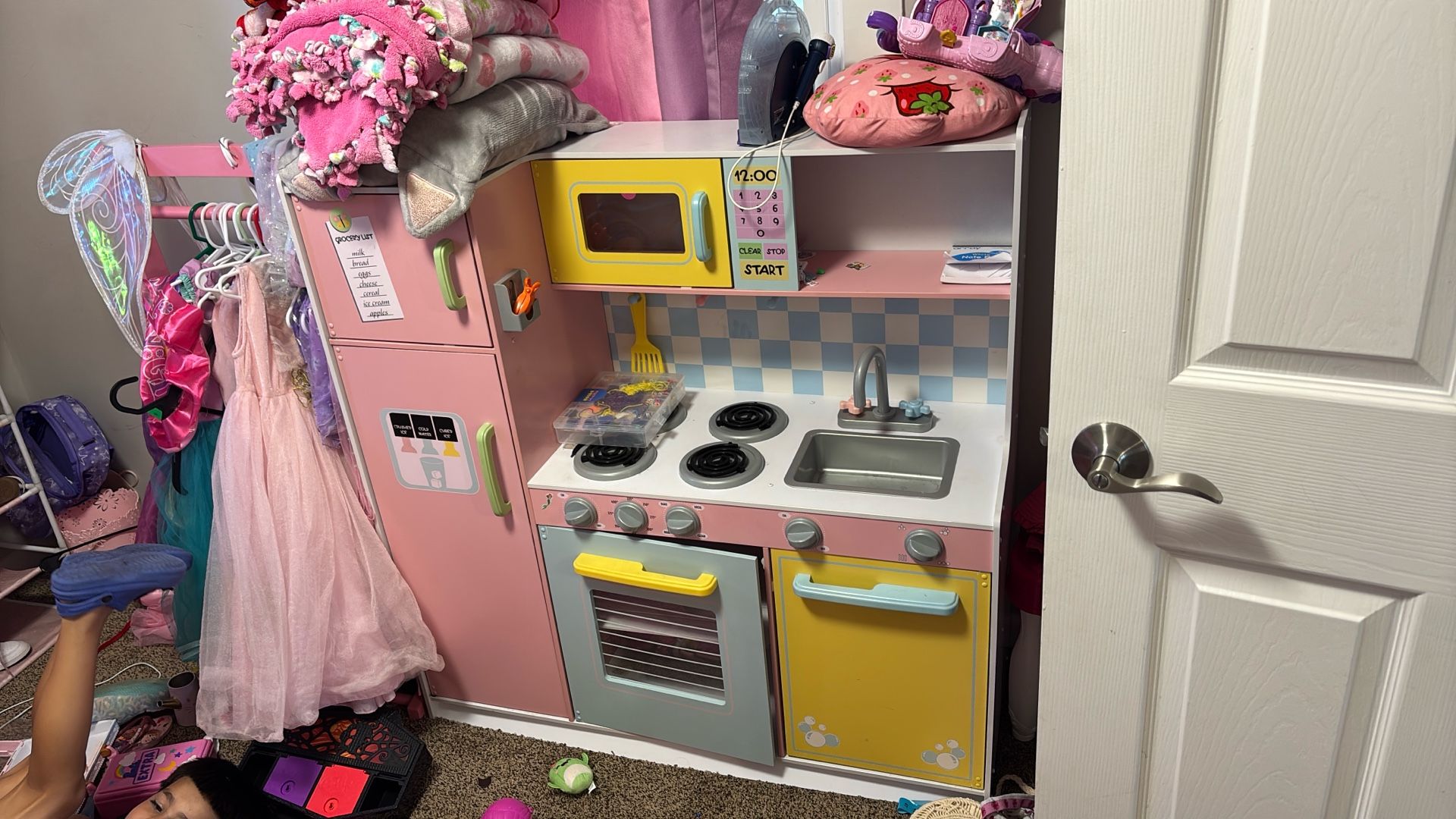 Little Girls Kitchen