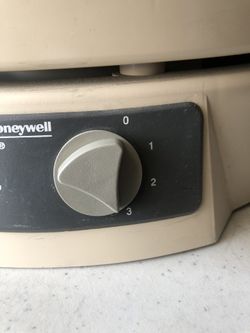 PRICE IS FIRM Honeywell 12520 HEPA Air Purifier COVERS 320 sq ft !!BRAND NEW FILTERS!! COMPLETELY CHANGES THE WHOLE AIR IN THE ROOM 6 times every hour Thumbnail