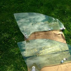 2005 to 2010 Subaru Outback front door glasses