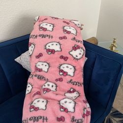 HELLO KITTY THROW BLANKET 