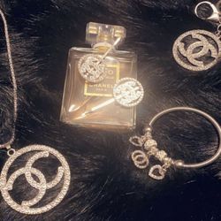 Set /necklace ,bracelet ,haír pins and keychain