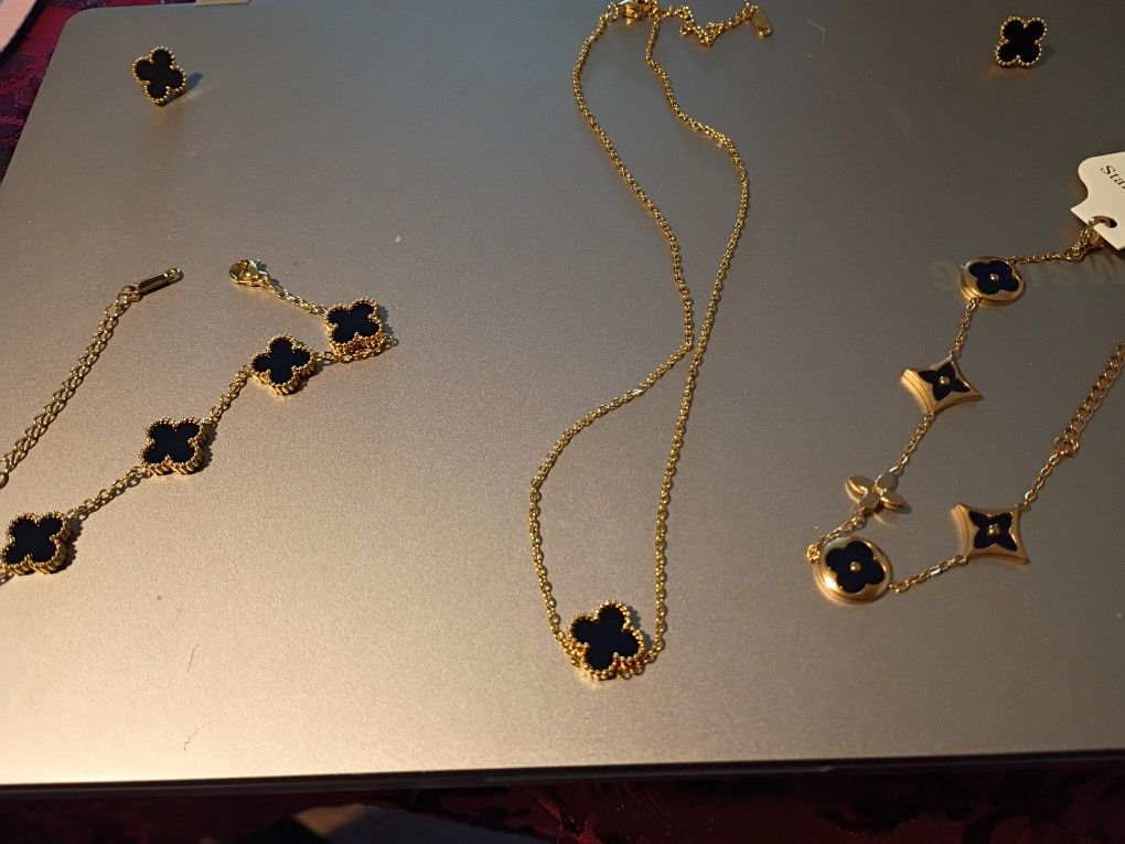Gold plated clover Necklace earring bracelet set