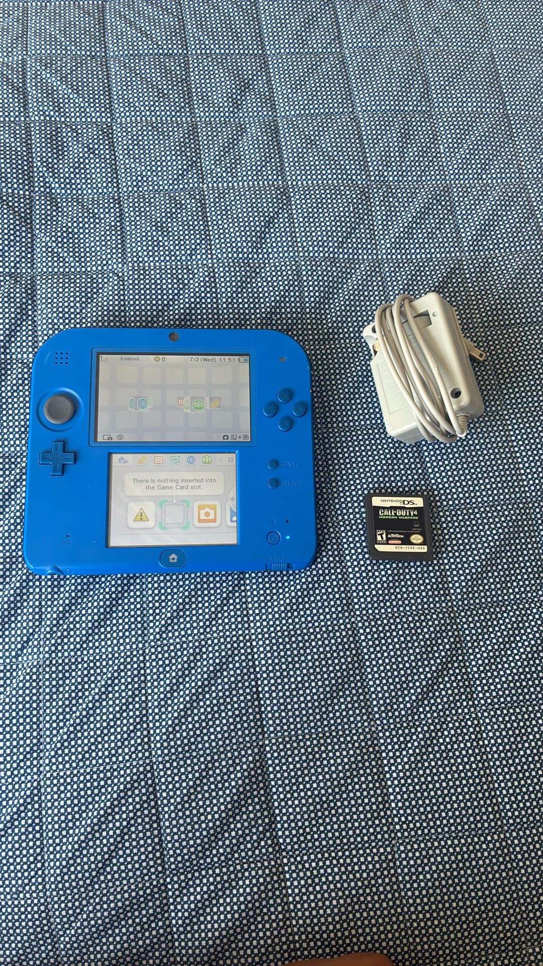 Nintendo 2ds With Charger Stylus And Call Of Duty 4