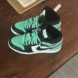 Jordan 1 Green Glow 