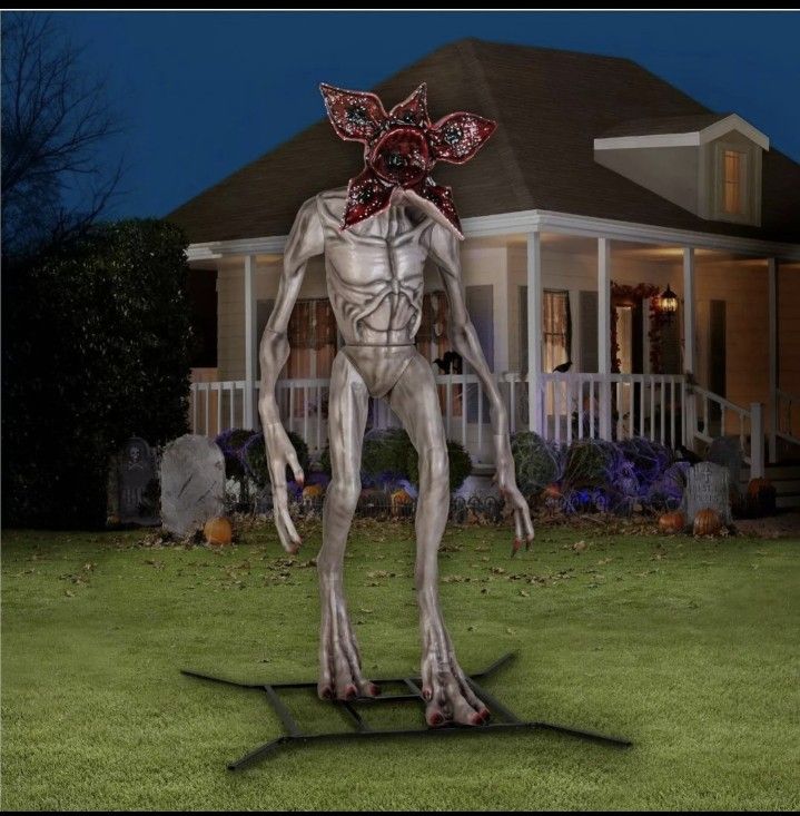 Life Sized Netflix Stranger Things Animated Giant 7.5 Foot Tall Demogorgon - NEW IN BOX