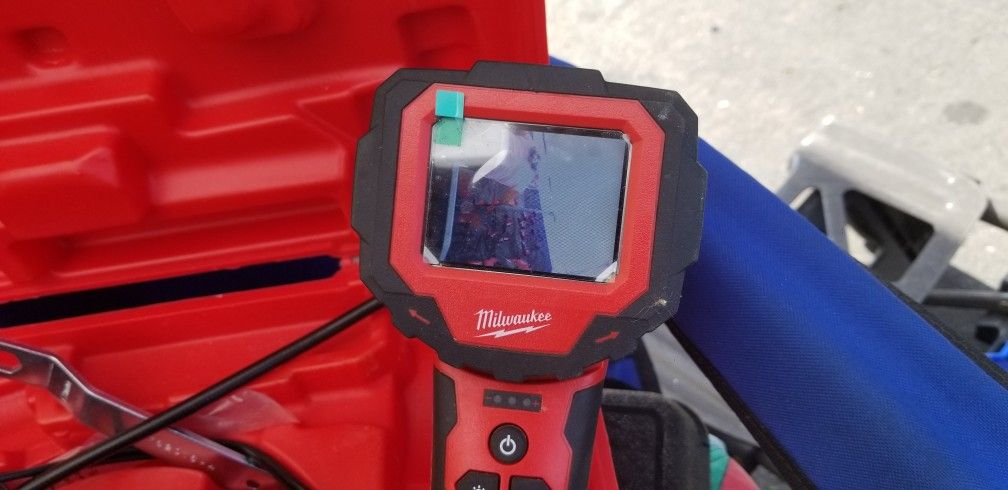 MILLWUAKEE CAMARA, PARA MECANICOS, PLOMEROS, ETC, ETC CON BATERIA Y CARGADOR