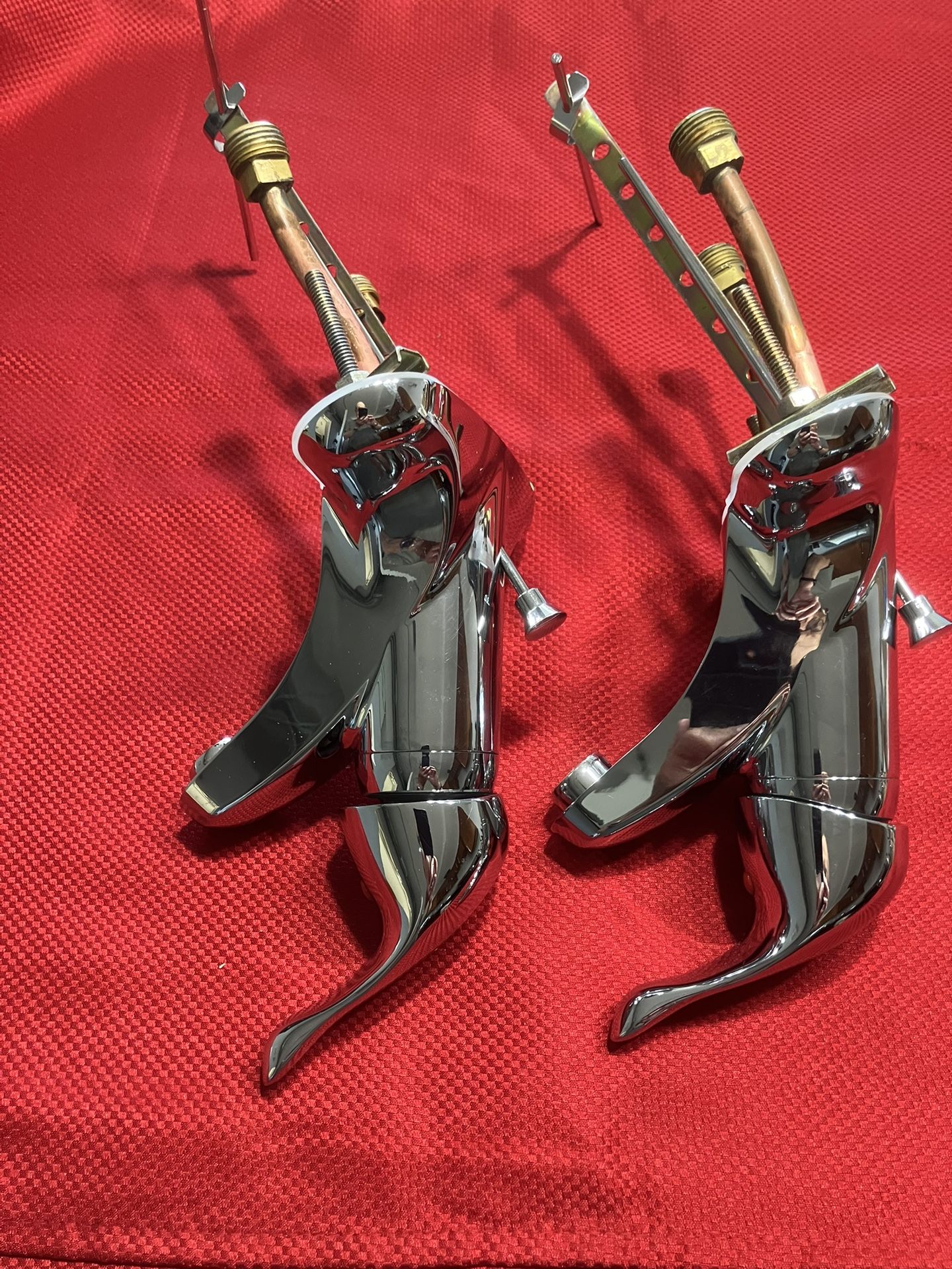 Two Moen Chrome Single Handle Centers Lavatory Low-arc With Drain  Bathroom Faucet 4600