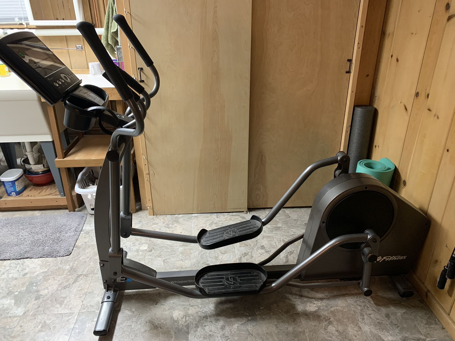 Life fitness E1 Elliptical Cross Trainer 2021