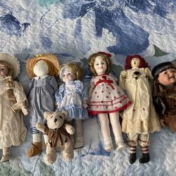 Collection of dolls— sold in a lot