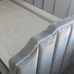 Gray Valor Day Bed