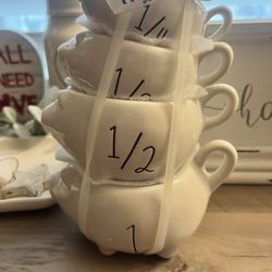 UFS/UFT RAE DUNN PIGGY MEASURING CUPS