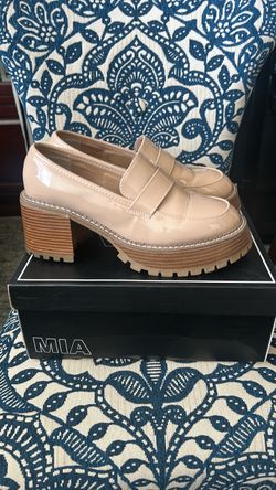 Women’s Shoes 8.5