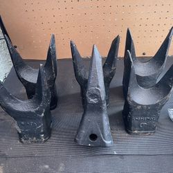 TX1U3302WT: CATERPILLAR® Twin Tiger Tooth