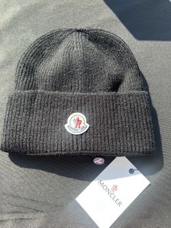 Black moncler beanie 