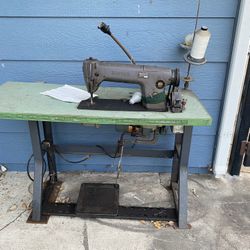 Singer Vintage Seeing Machine