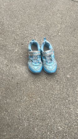 ❄️ Disney Frozen Elsa Light-Up Toddler Sneakers – Cute & Comfortable