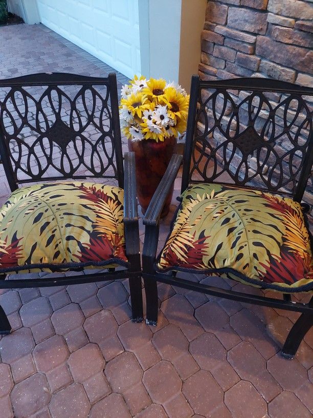 HAMPTON BAY PATIO CHAIRS & VASE