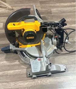 Dewalt-DW715 12-in Single-Bevel Compound Miter Saw