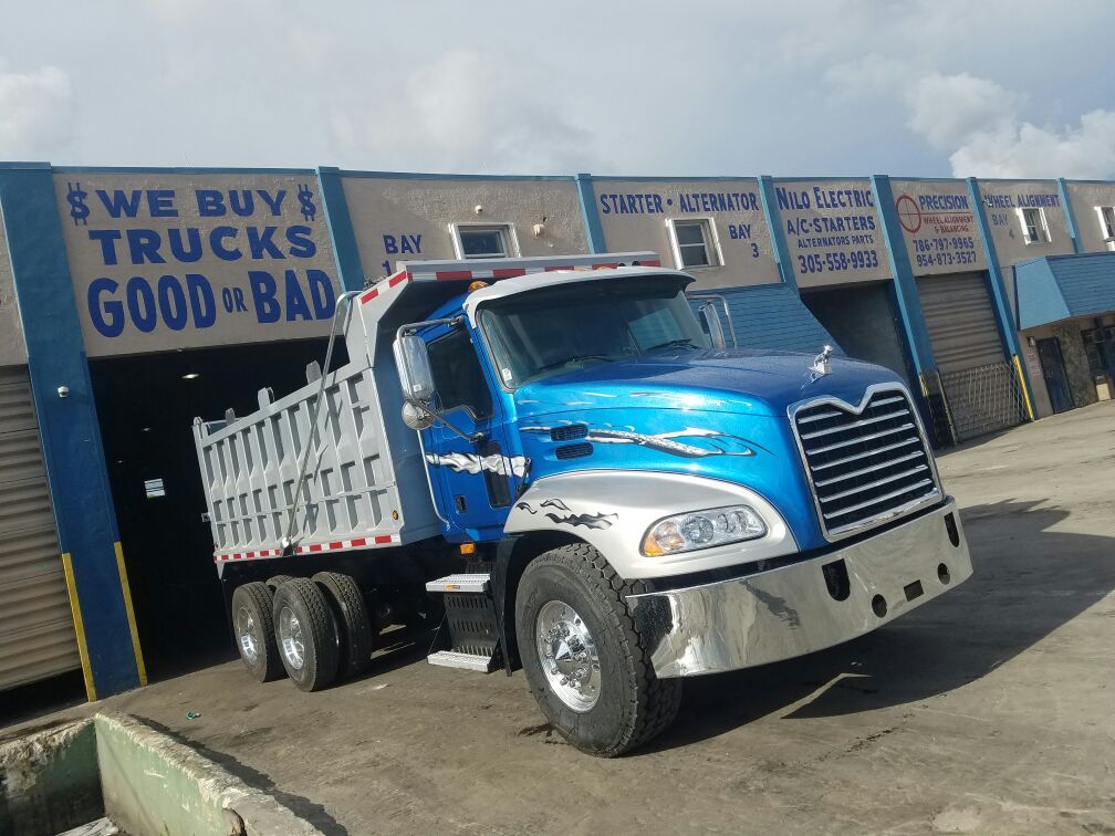 Dump truck