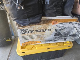 Brand new - Deluxe Aquatic Turtle Kit