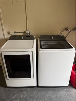 Samsung large washer and dryer set