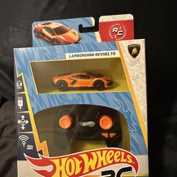 Hot Wheels RC 1:64 Scale Lamborghini Revuelto, Battery-Powered Remote Control & Rechargeable Car