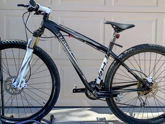 29 inch Specialized Rockhopper mountain bike