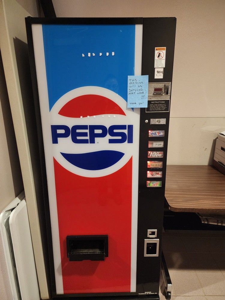 Pepsi Coin Operated Vending Machine In Great Condition