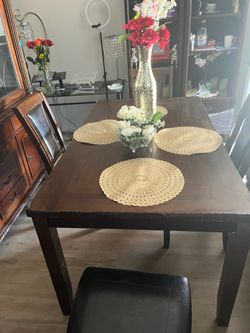 Comedor 4 sillas de piel