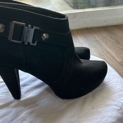 Guess Booties Sz 7.5 Never Worn