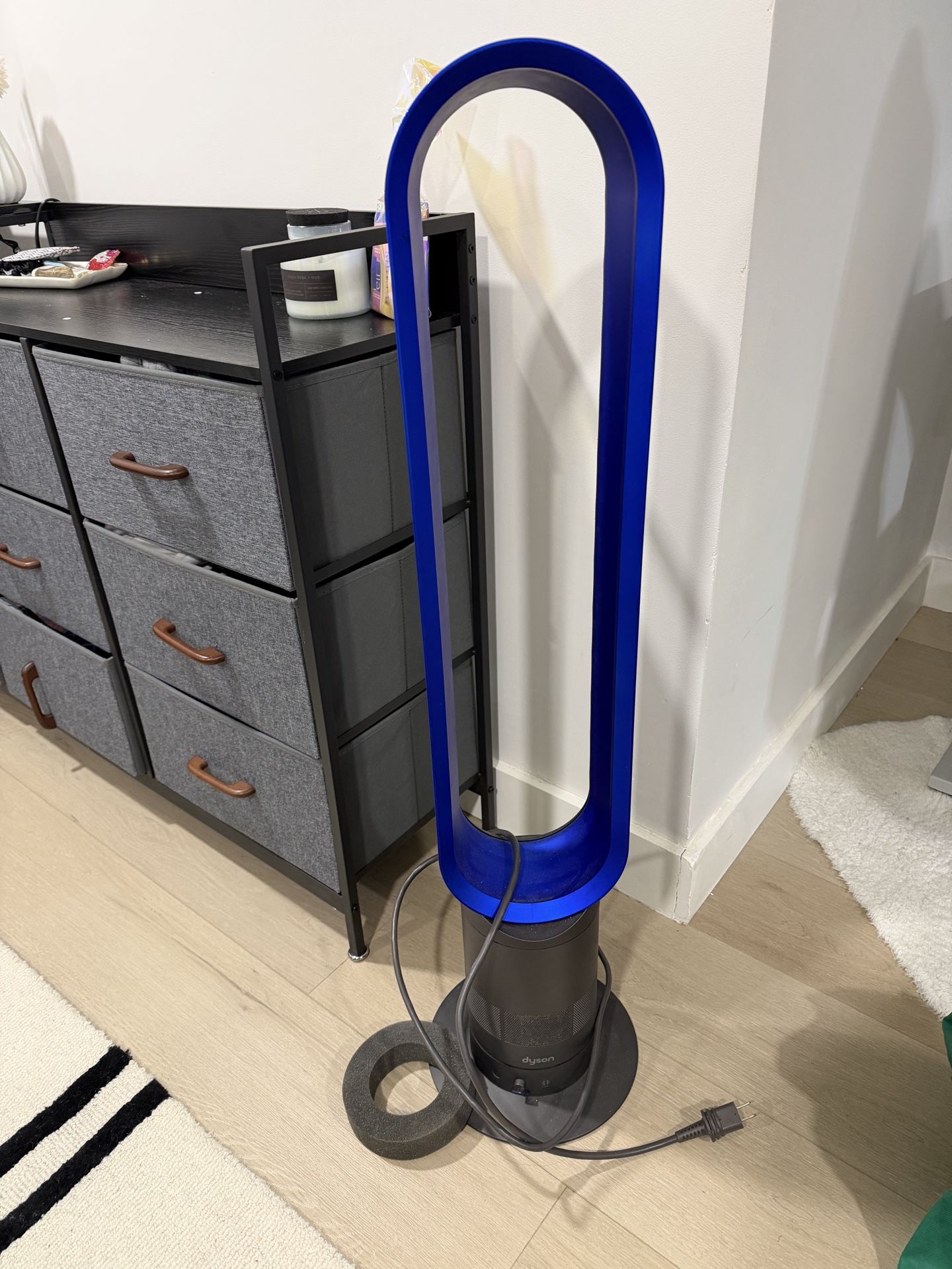 Dyson AM02 Bladeless Tower Fan