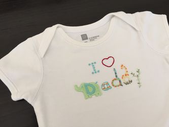 Quality “I ❤️ Daddy” white onesie by BabyGAP - Size 6-12 months unisex - Like new!