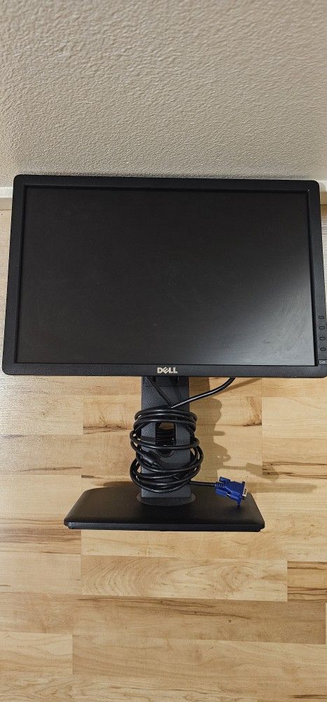 18.5" Dell Monitor For Sale