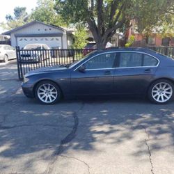 BMW 745i 