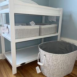 Graco Changing Table With Storage Boxes 