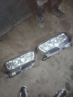 Pair of OEM Projector Headlight Assemblies