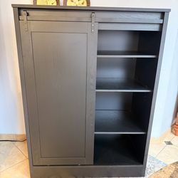 Dresser/ cabinet 