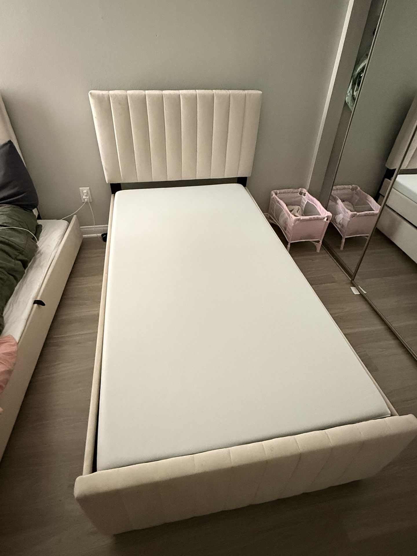 Twin Bed 