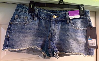 Mossimo Jean Shorts – Size 6 – NWT