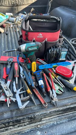 Mixed  tools drill no charger for the dremel