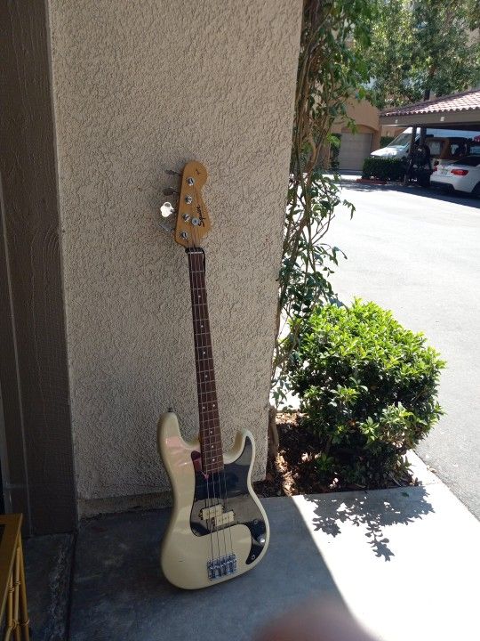 Broken Bass Guitar. Electric Needs To Be Fix