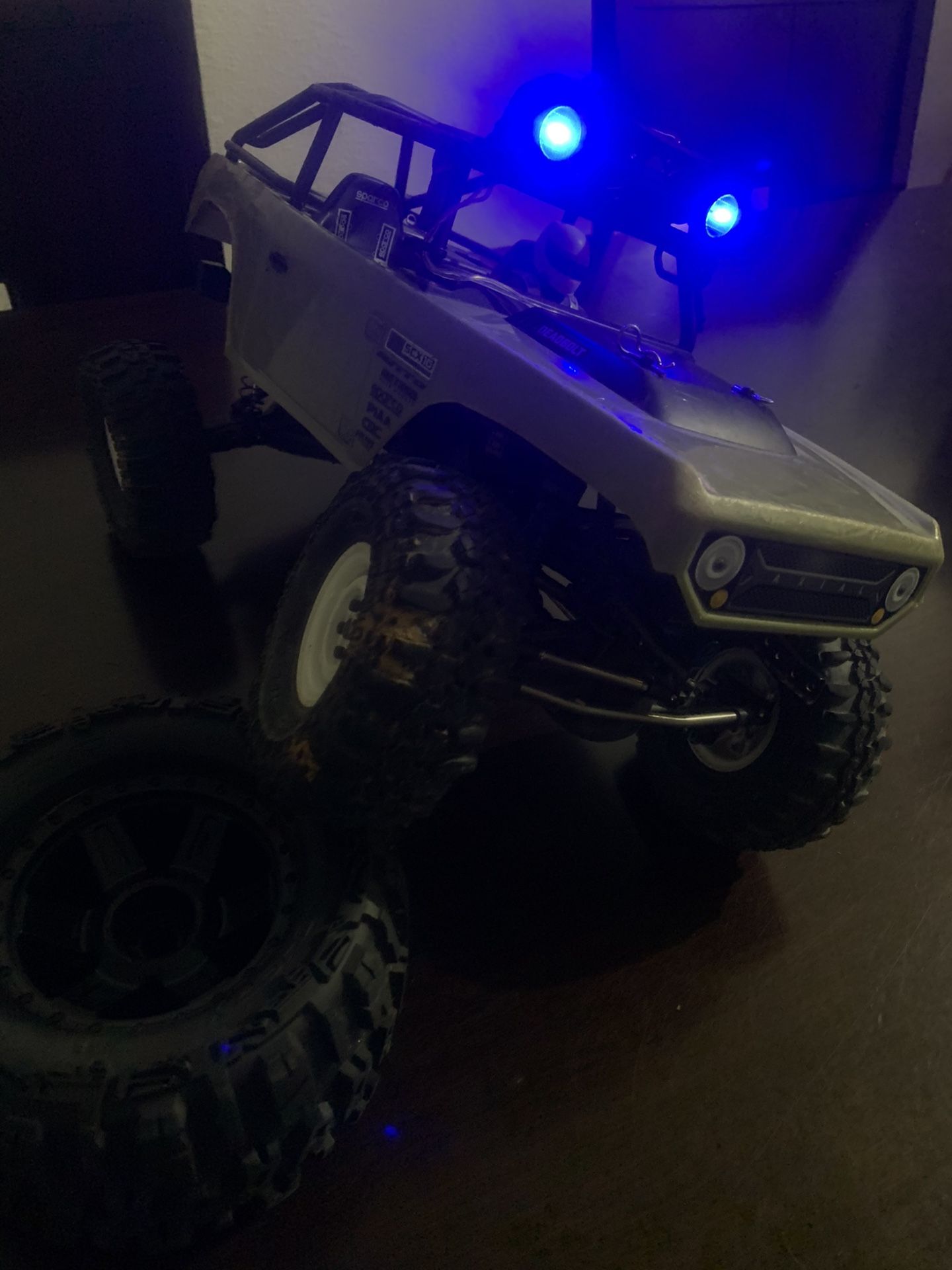 Axial scx10 deadbolt