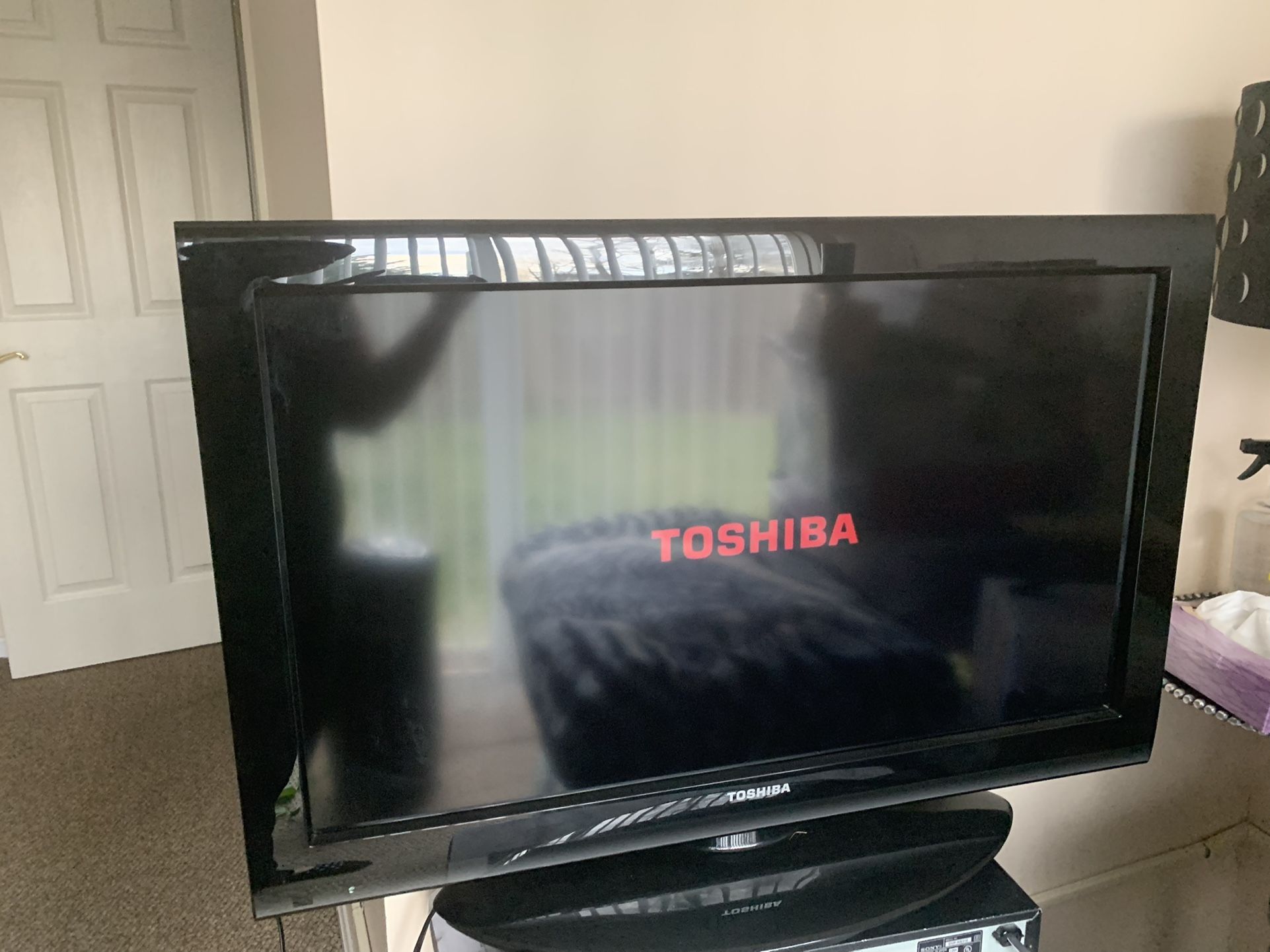 TOSHIBA 32 Inch HDMI DOLBY VISION